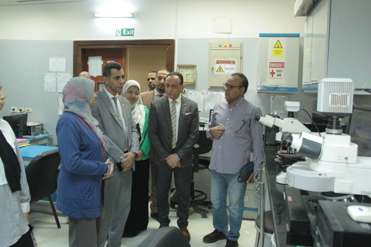 جامعة أسيوط تقود طفرة بحثية بمعامل متطورة 