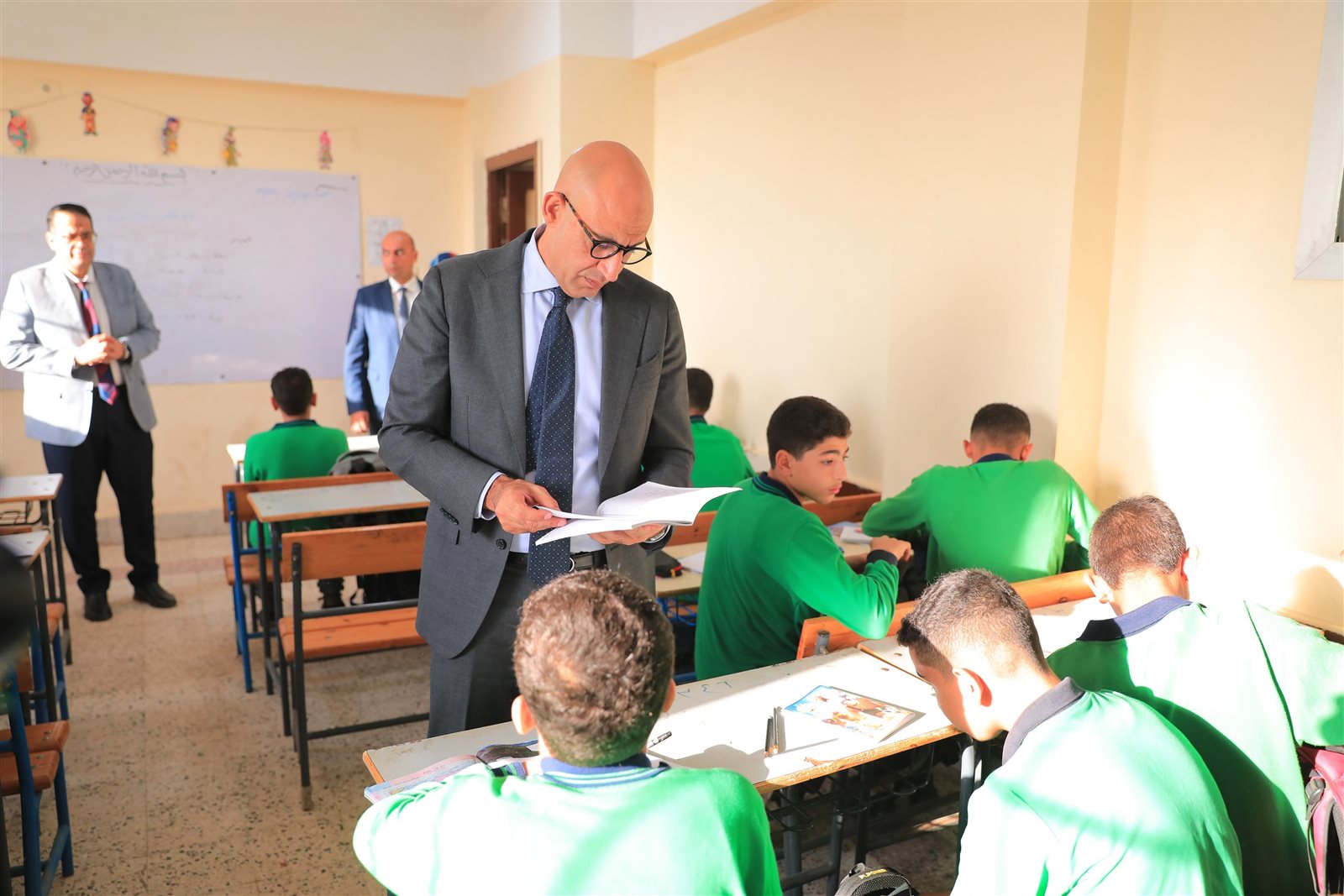 وزير التربية والتعليم يتفقد مدارس الغربية لمتابعة انتظام الدراسة