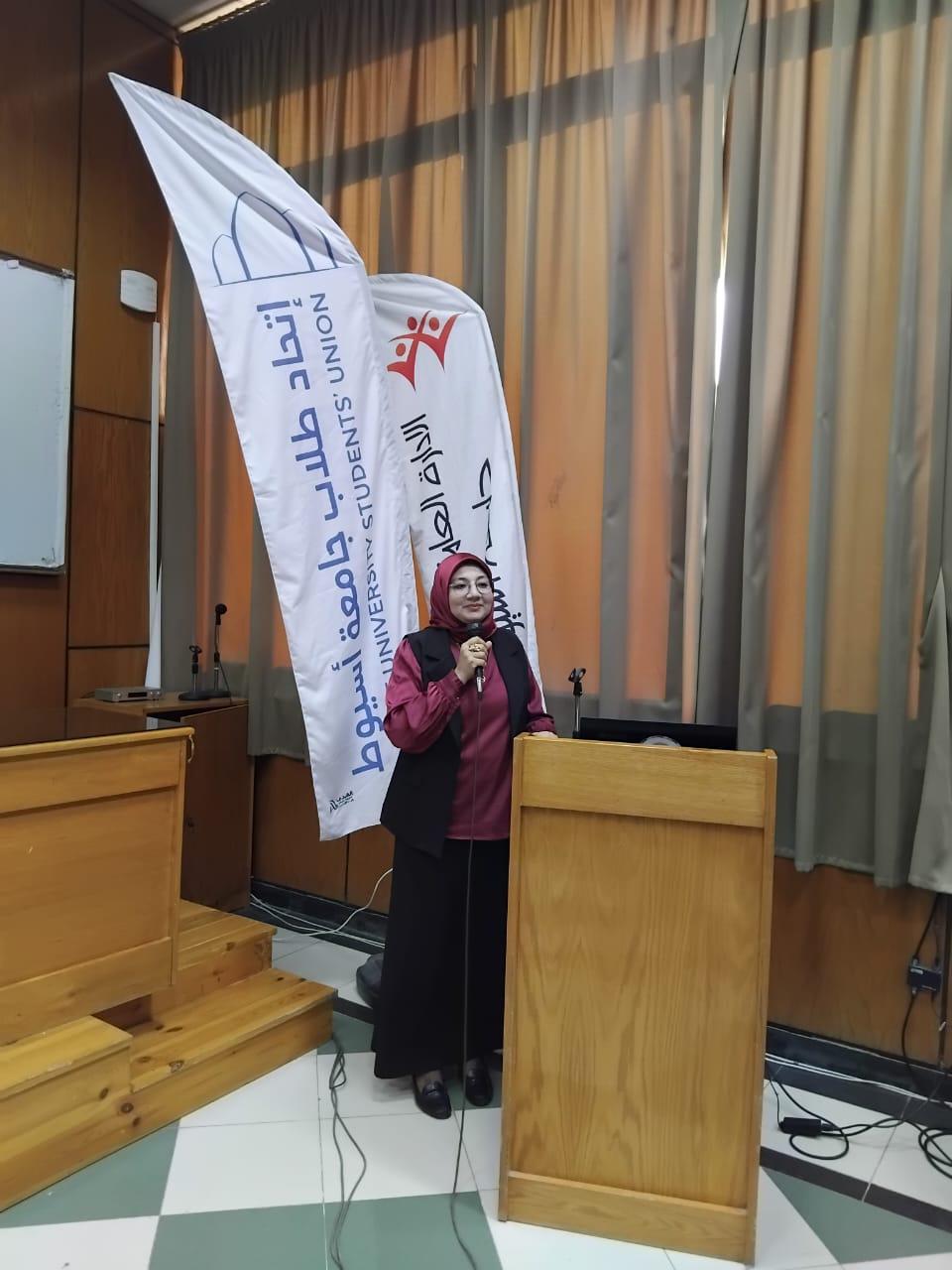 جامعة أسيوط تختتم معسكر إعداد الكوادر الطلابية