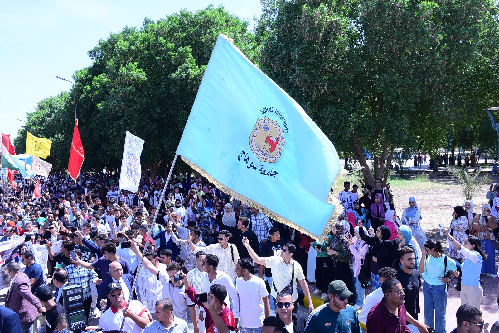 جامعة سوهاج تحتفل بانتصارات أكتوبر الـ52 بمسيرة طلابية ضخمة