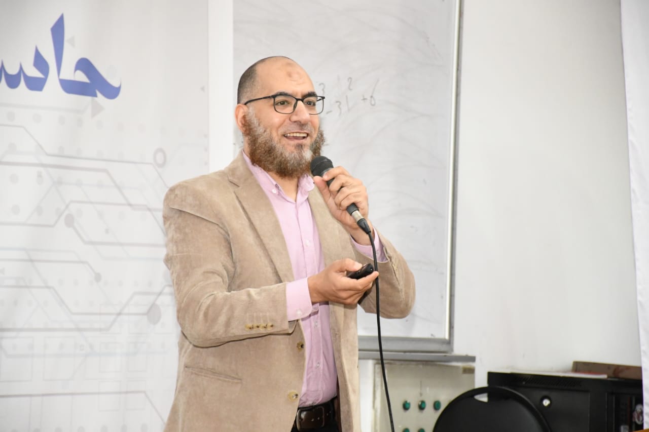 جامعة عين شمس تستقبل طلابها الجدد بكلية الحاسبات والمعلومات