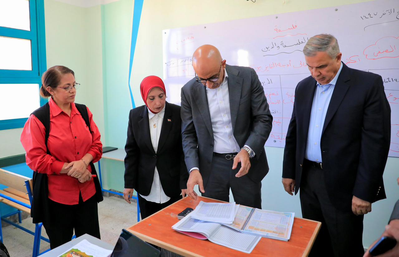 وزير التربية والتعليم يتابع تطوير مدارس الإسكندرية