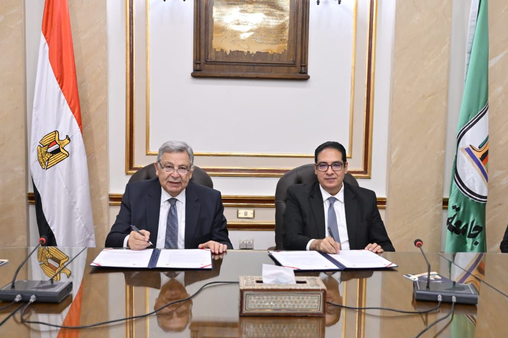 جامعة القاهرة توقع بروتوكولًا استراتيجيًا لتطوير الدراسات العليا بطب الأسنان