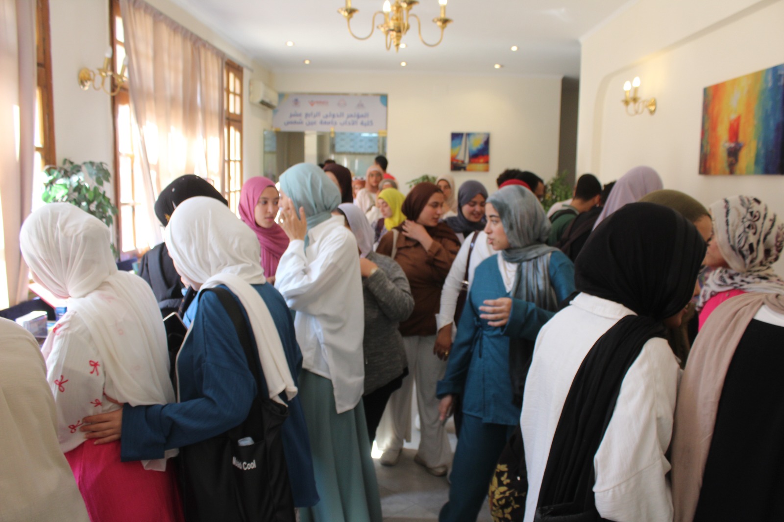  إقبال كبير على معرض الكتاب بكلية الآداب جامعة عين شمس 2025