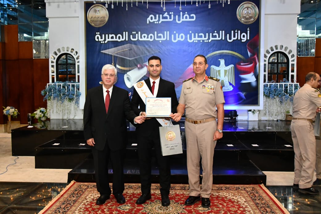 جامعة حلوان تلمع في تكريم أوائل الجامعات المصرية بمشاركة السيد قنديل