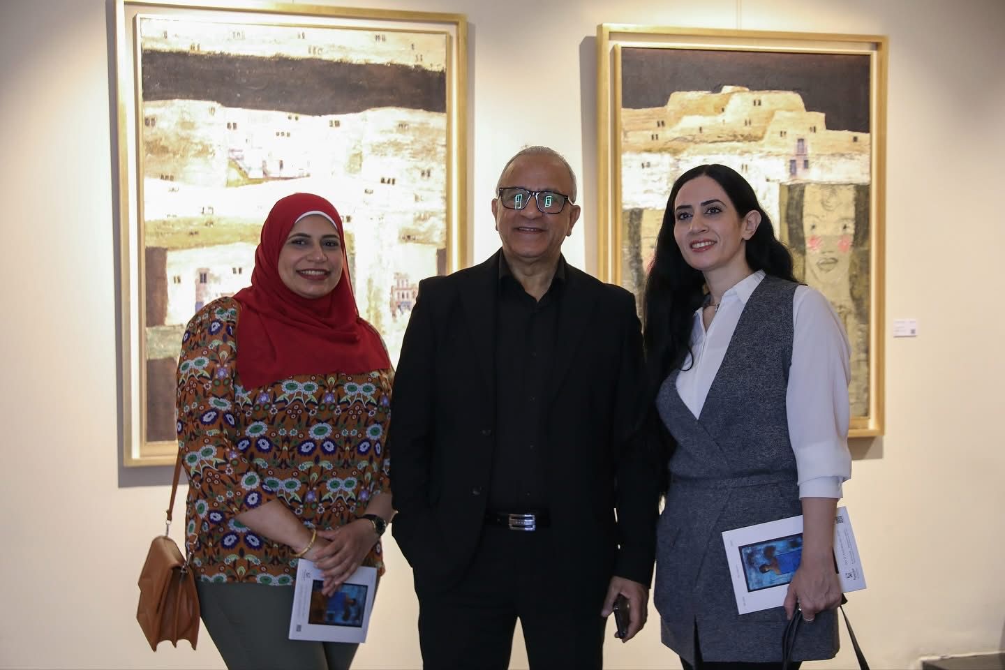 رئيس جامعة حلوان يفتتح معرض 