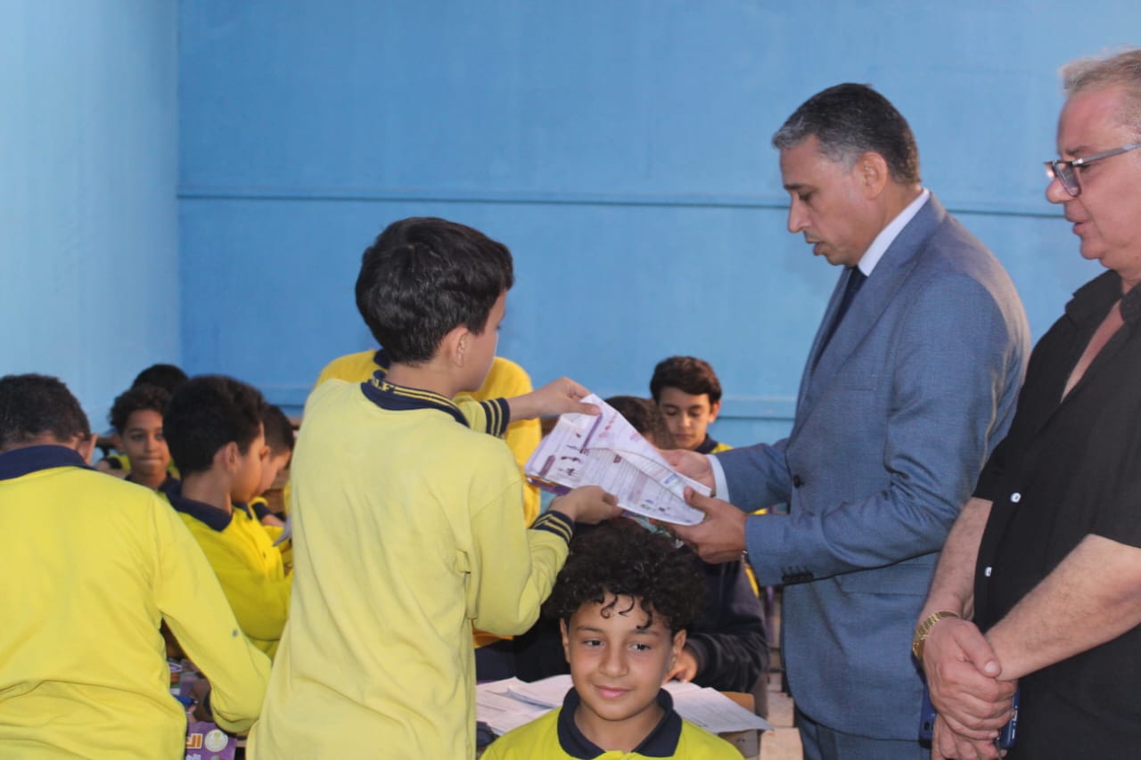 وكيل تعليم الجيزة يوجه تعليمات هامة أثناء زيارته لمدارس الوراق