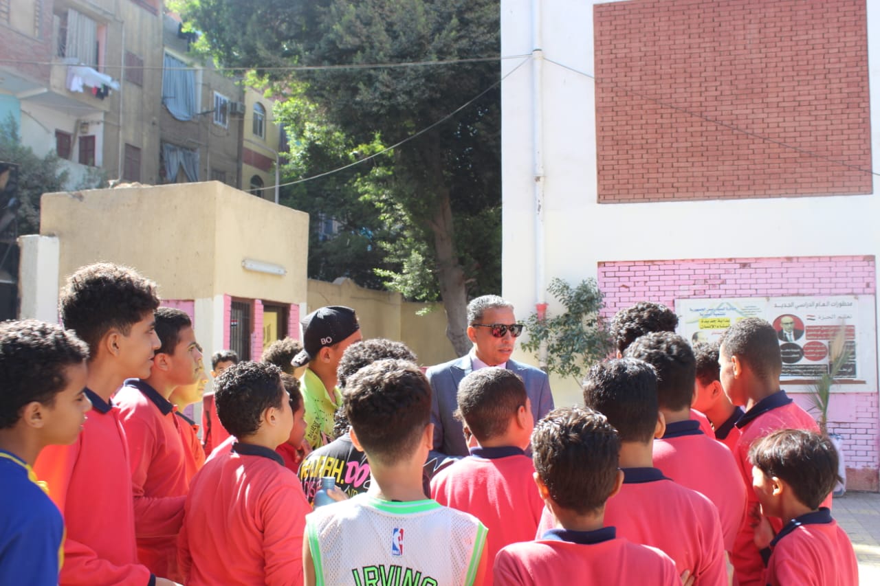 وكيل تعليم الجيزة يوجه تعليمات هامة أثناء زيارته لمدارس الوراق