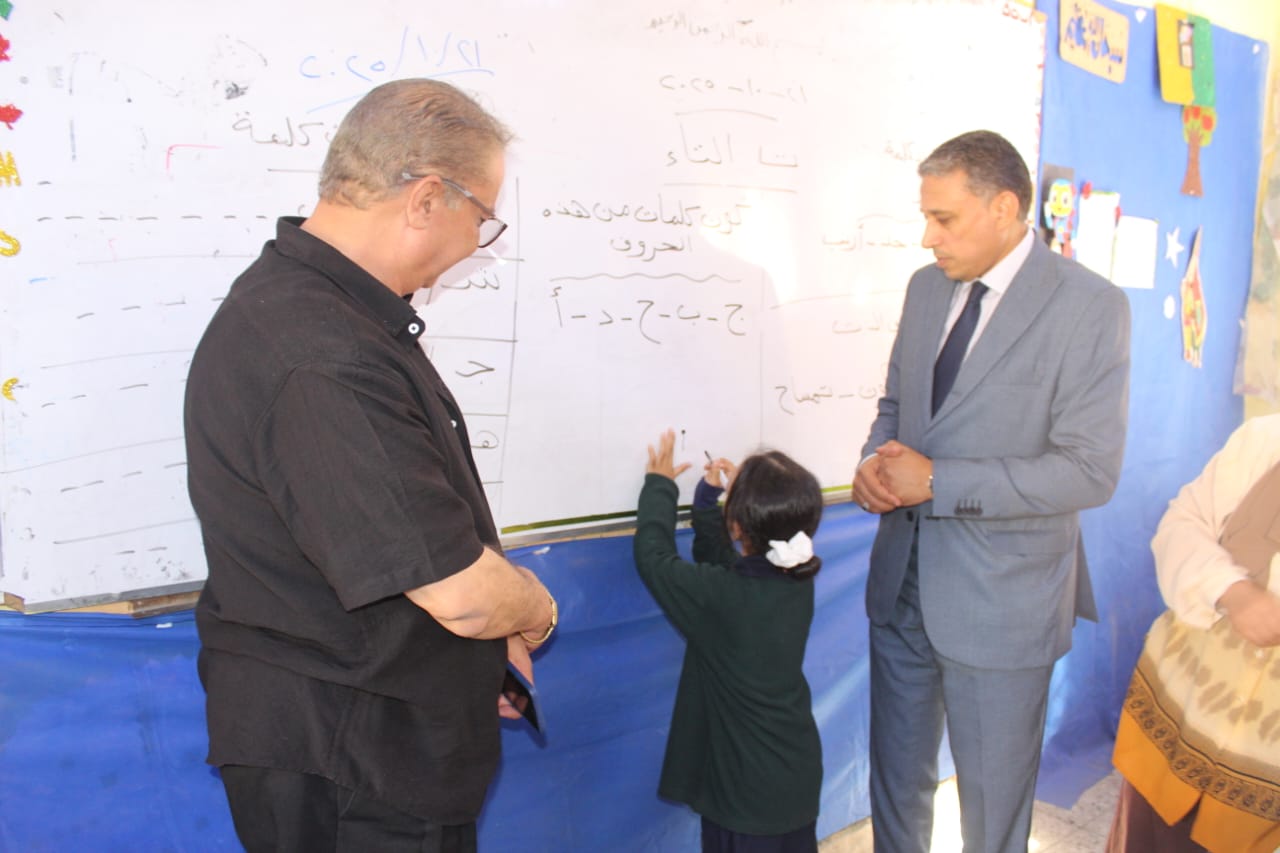 وكيل تعليم الجيزة يوجه تعليمات هامة أثناء زيارته لمدارس الوراق