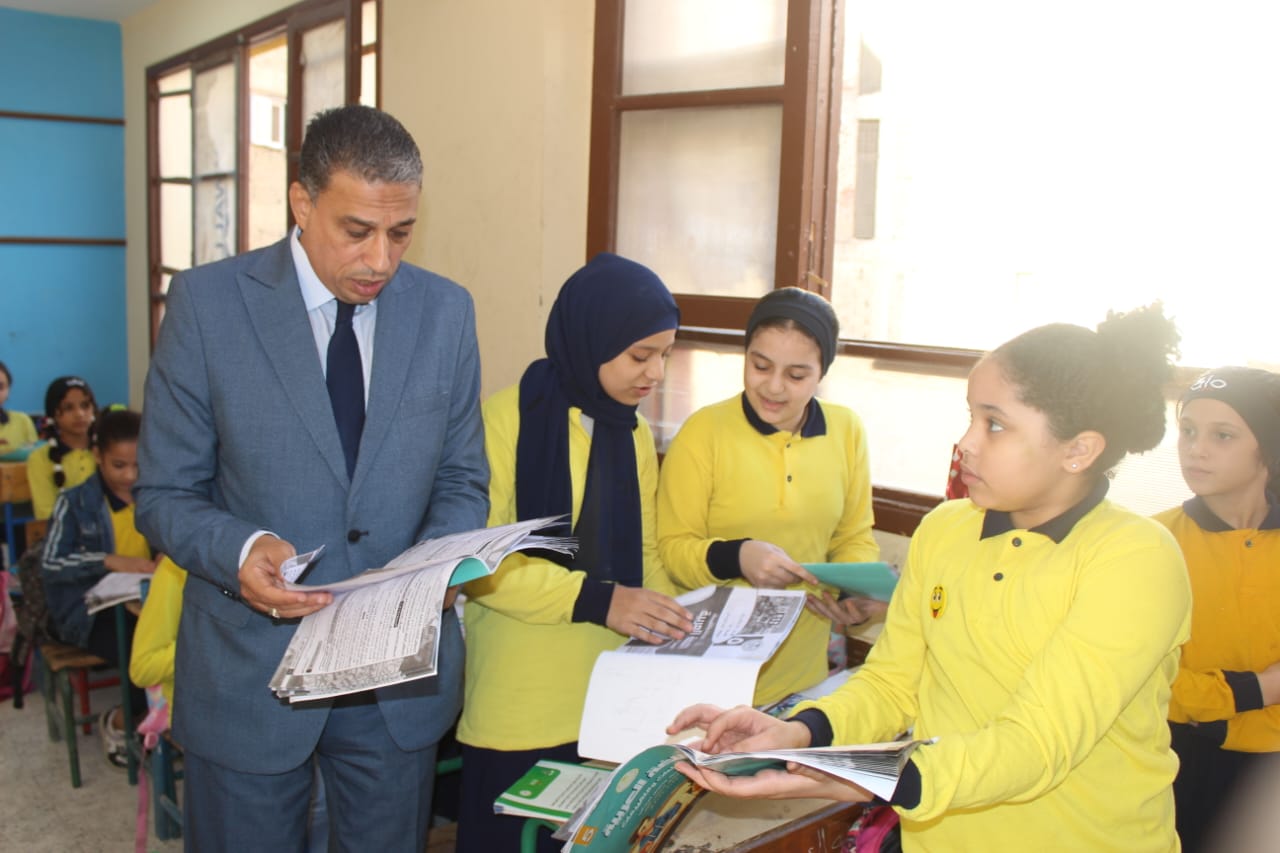 وكيل تعليم الجيزة يوجه تعليمات هامة أثناء زيارته لمدارس الوراق