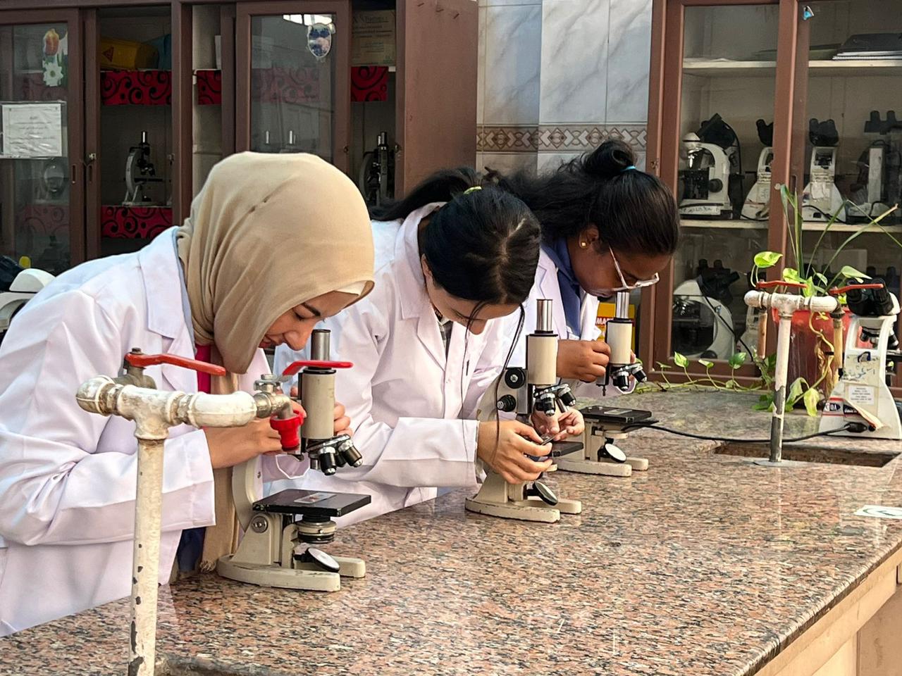 جامعة القاهرة الأهلية تعزز التدريب العملي لطلابها