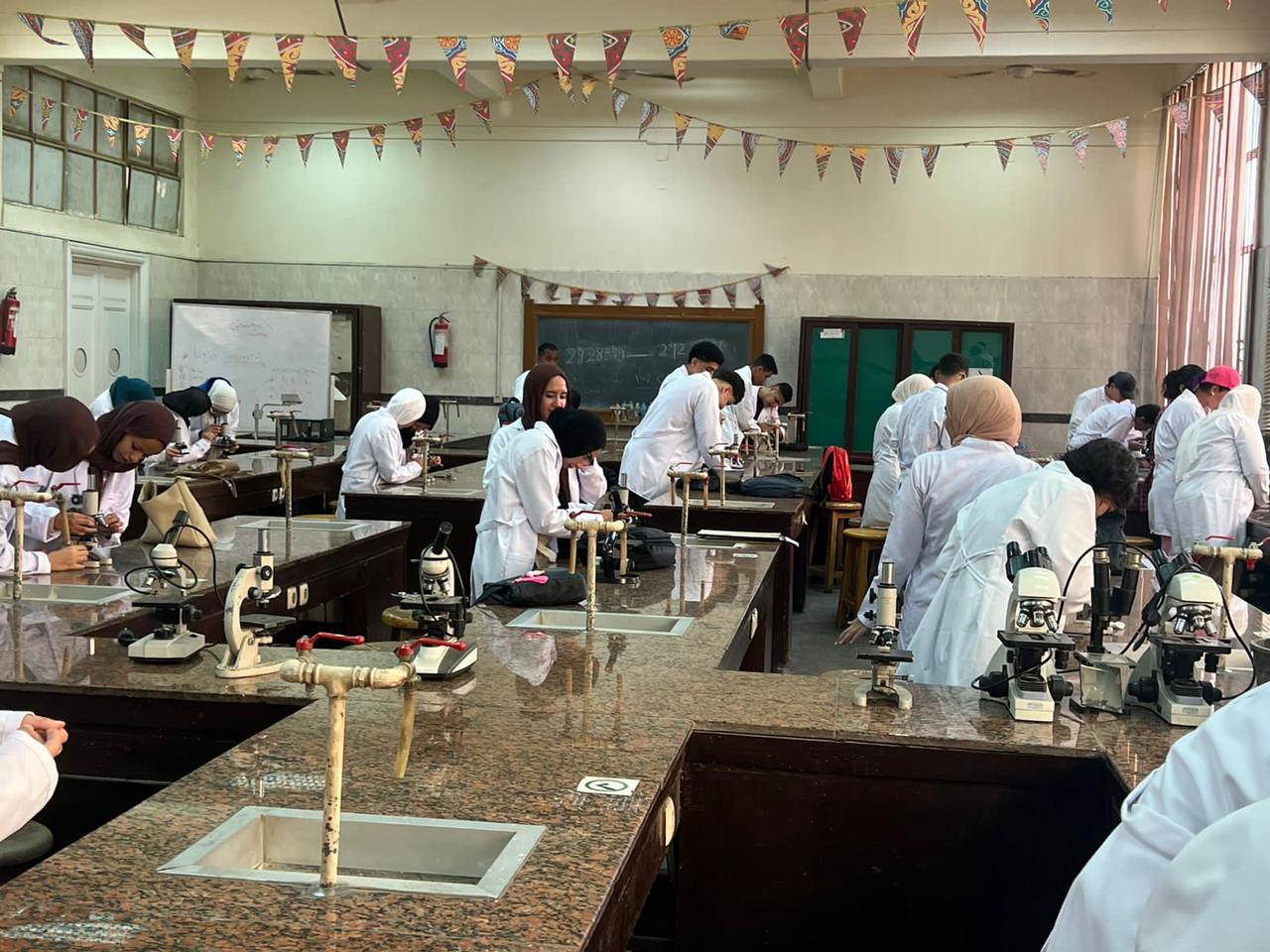 جامعة القاهرة الأهلية تعزز التدريب العملي لطلابها