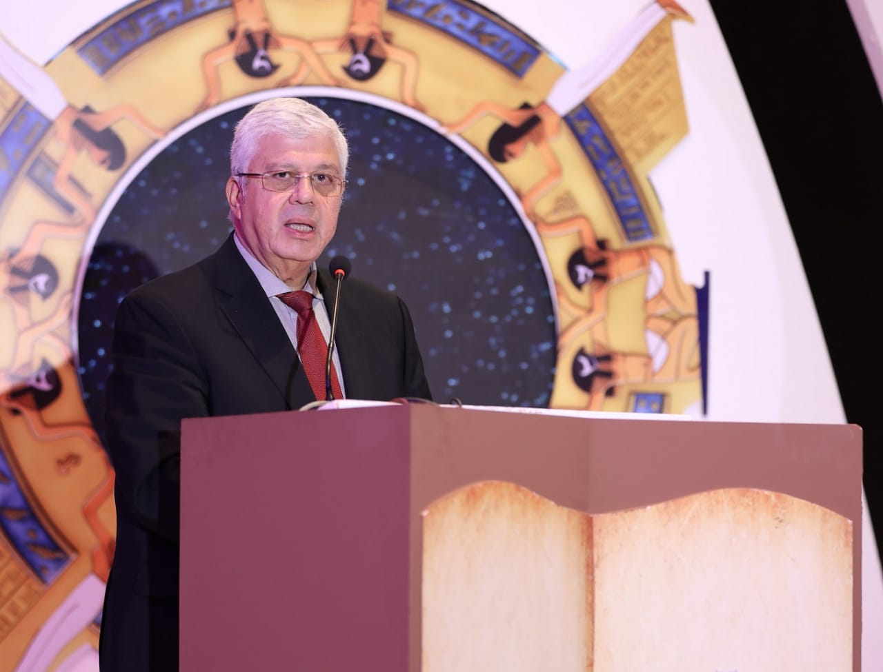 د.أيمن عاشور وزير التعليم العالي والبحث العلمي 