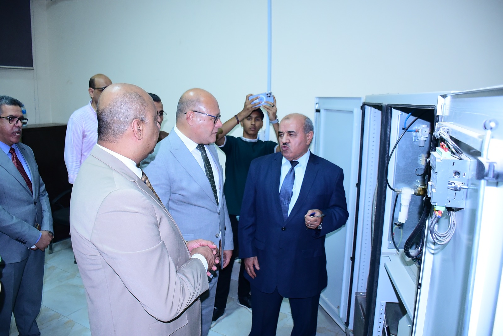 النعماني يفتتح وحدة المعمل المركزي للتحليل الحراري