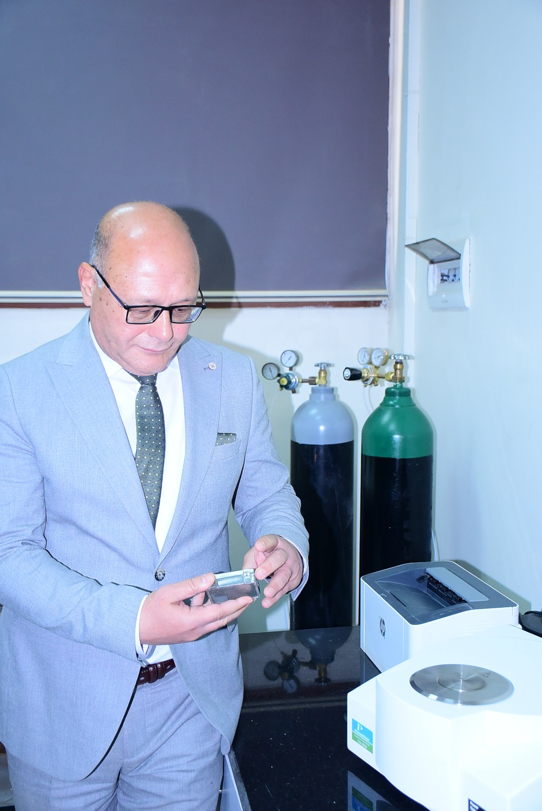 النعماني يفتتح وحدة المعمل المركزي للتحليل الحراري