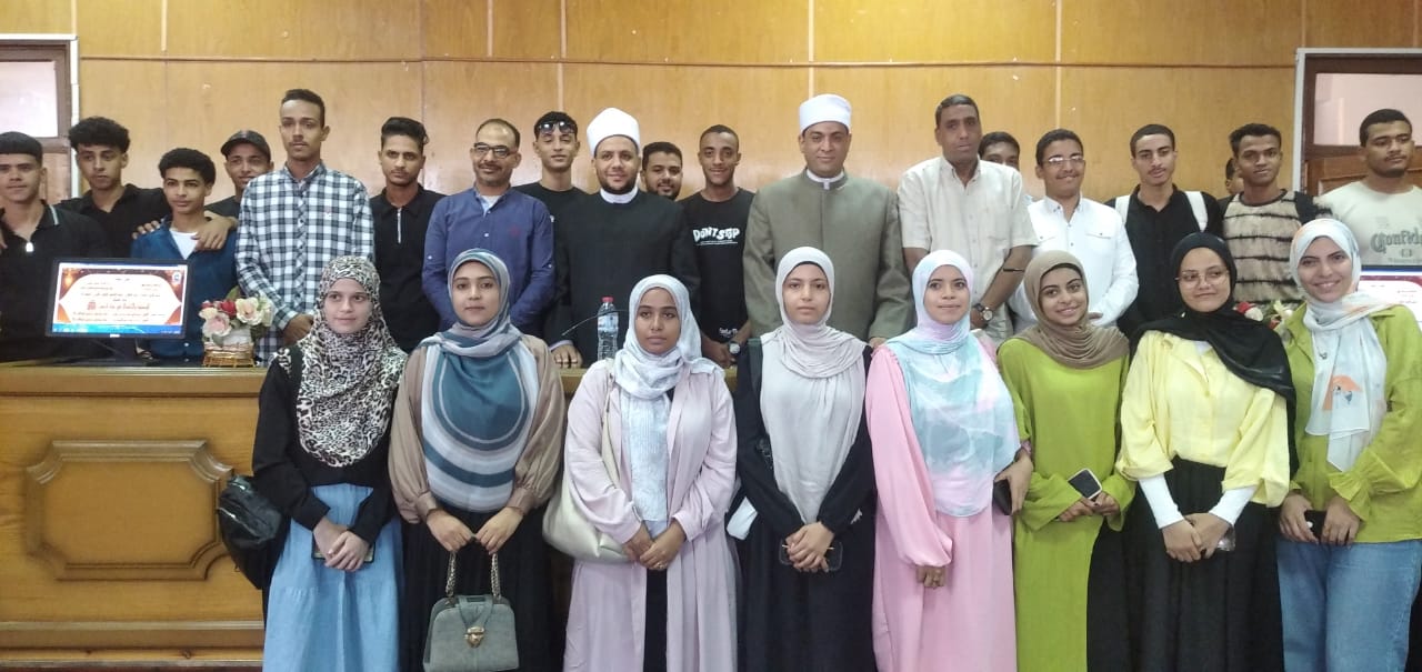 جامعة قنا تنشر قيم الوسطية والاعتدال