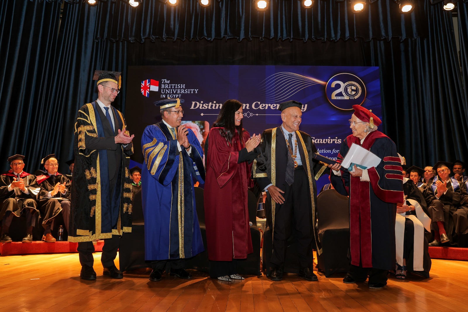 الجامعة البريطانية في مصر تمنح الدكتوراه الفخرية للسيدة يسرية لوزه ساويرس