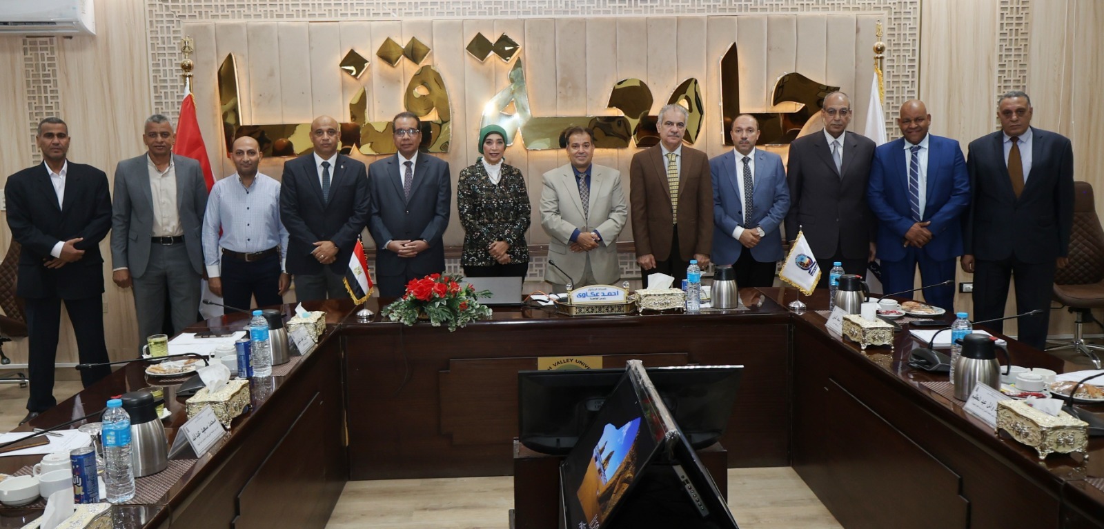 جامعة قنا تختار قياداتها الإدارية بكفاءة وشفافية