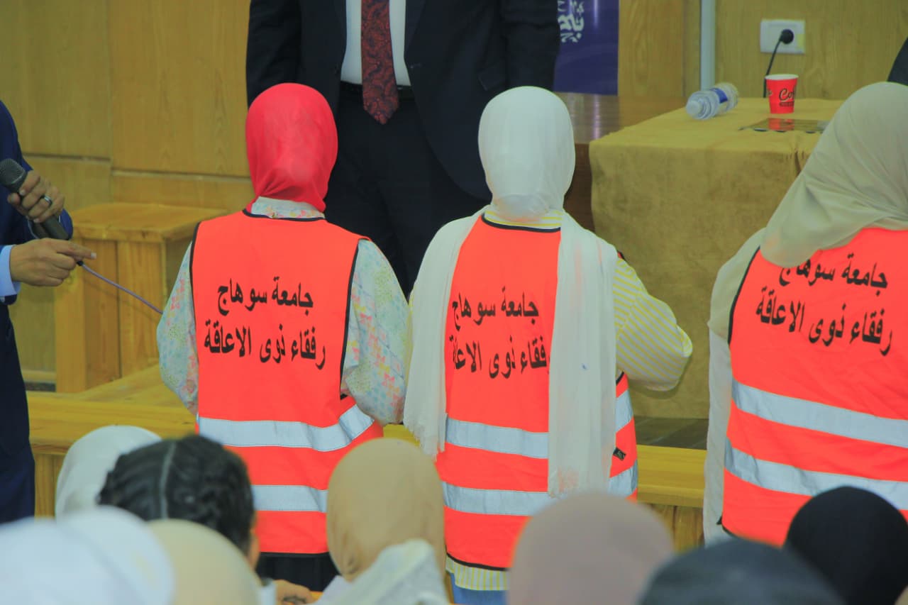 جامعة سوهاج تواصل مبادرة تمكين لدعم ذوي الإعاقة بكلية طب الأسنان