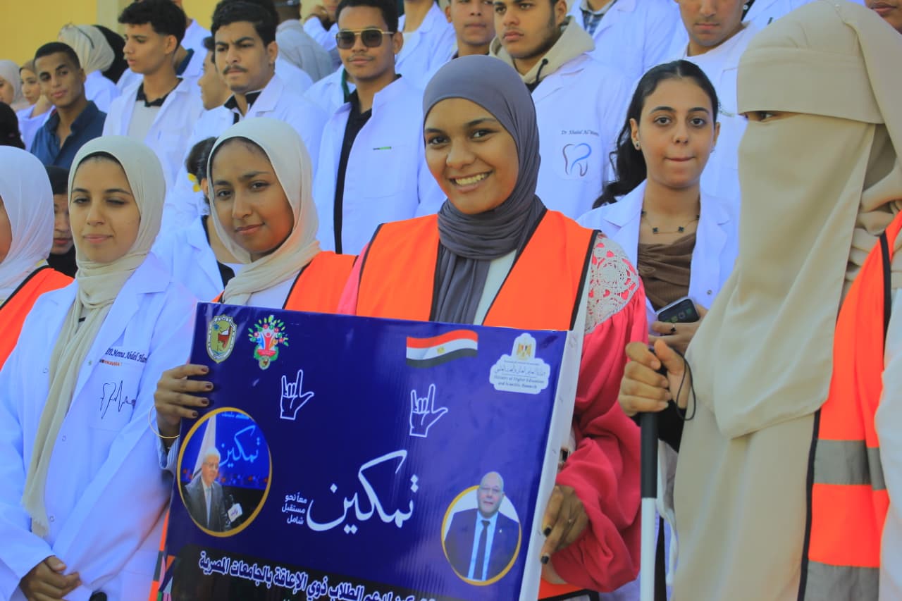 جامعة سوهاج تواصل مبادرة تمكين لدعم ذوي الإعاقة بكلية طب الأسنان