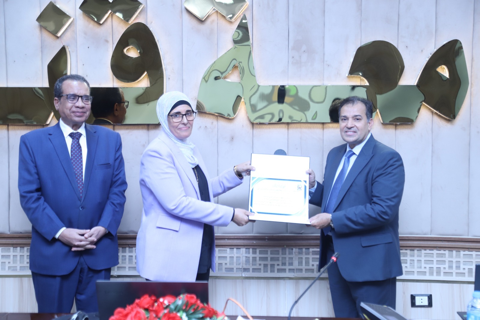 جامعة قنا تتوج كلية الصيدلة بالمركز الأول في مسابقة أفضل كلية لعام 2025