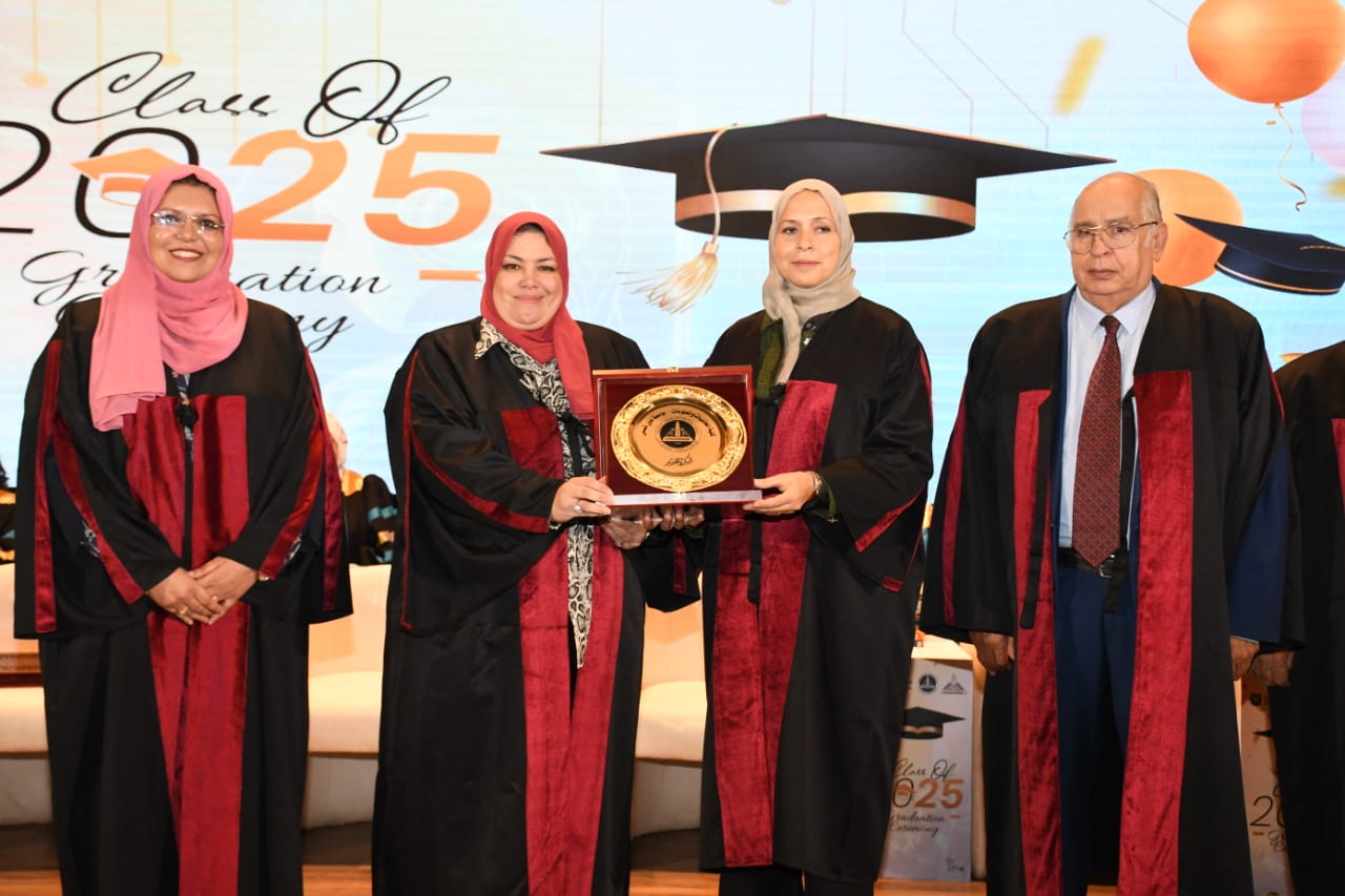 حفل تخريج الدفعة السادسة والعشرين لكلية الحاسبات والمعلومات بجامعة عين شمس