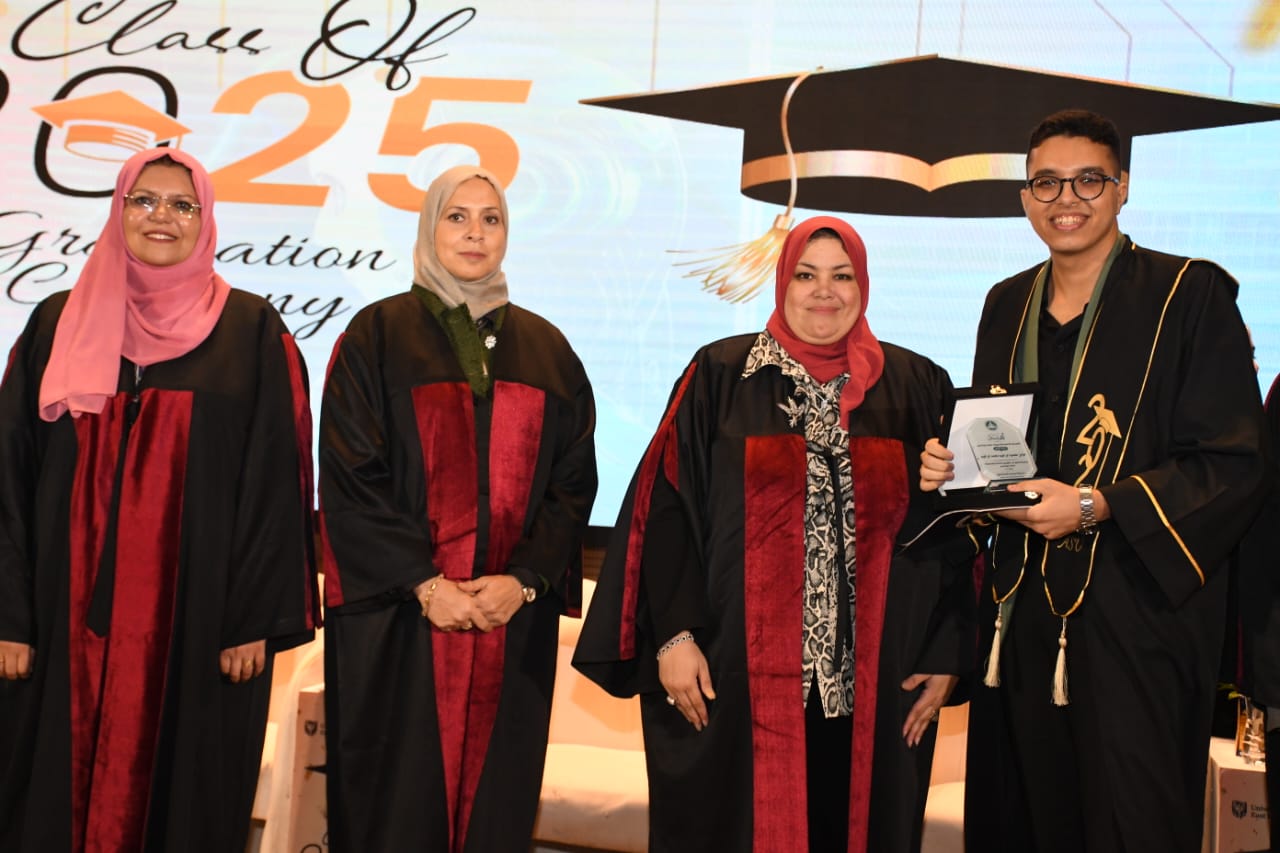 حفل تخريج الدفعة السادسة والعشرين لكلية الحاسبات والمعلومات بجامعة عين شمس