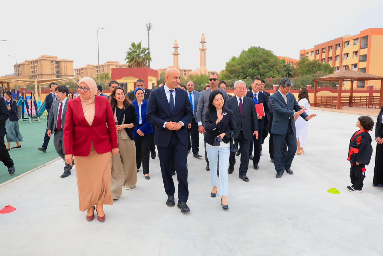 وزير التربية والتعليم يصطحب أميرة من العائلة الإمبراطورية اليابانية في زيارة للمدرسة المصرية اليابانية