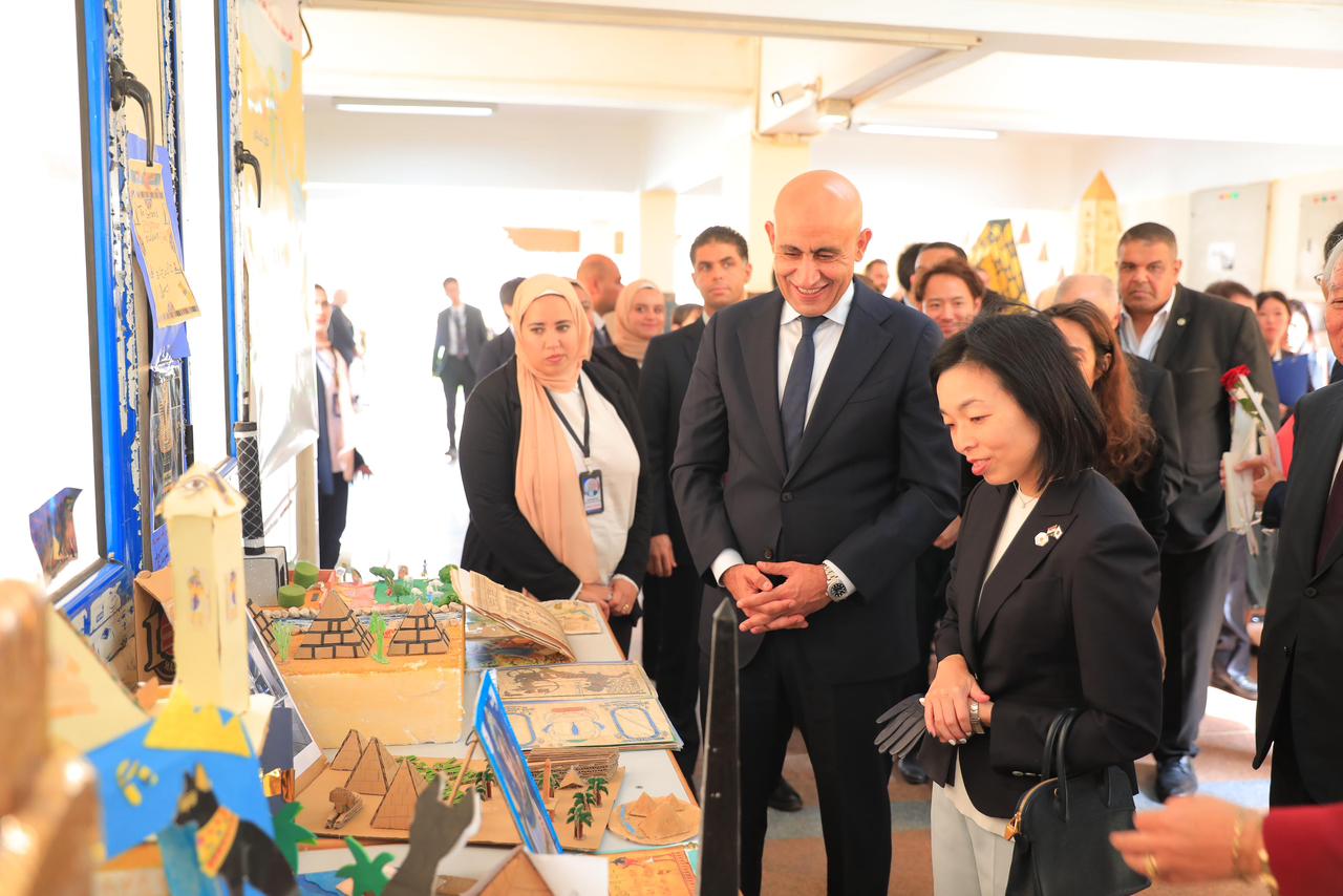 وزير التربية والتعليم يصطحب أميرة من العائلة الإمبراطورية اليابانية في زيارة للمدرسة المصرية اليابانية