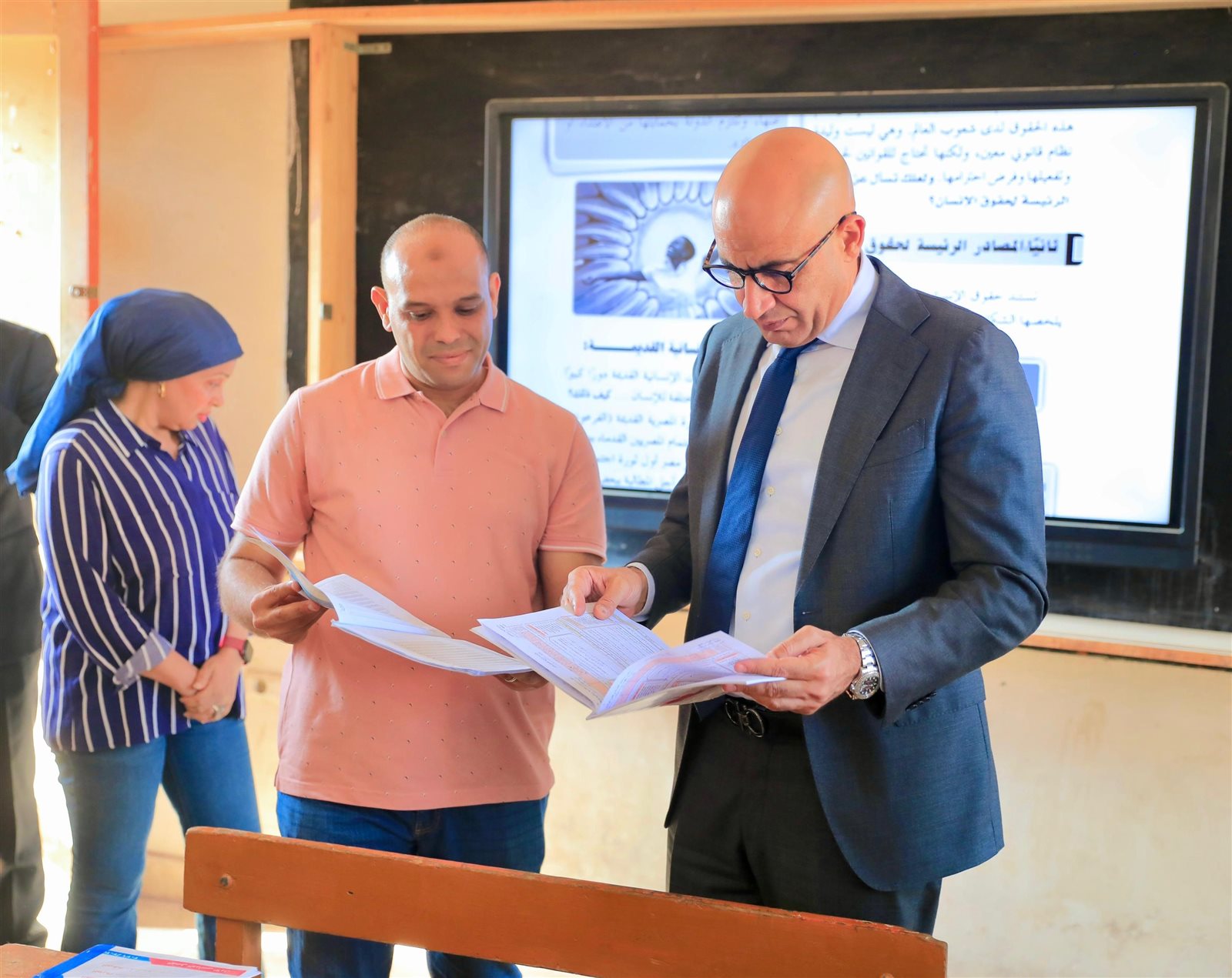 وزير التربية والتعليم يجري جولة مفاجئة بعدد من مدارس محافظة الدقهلية