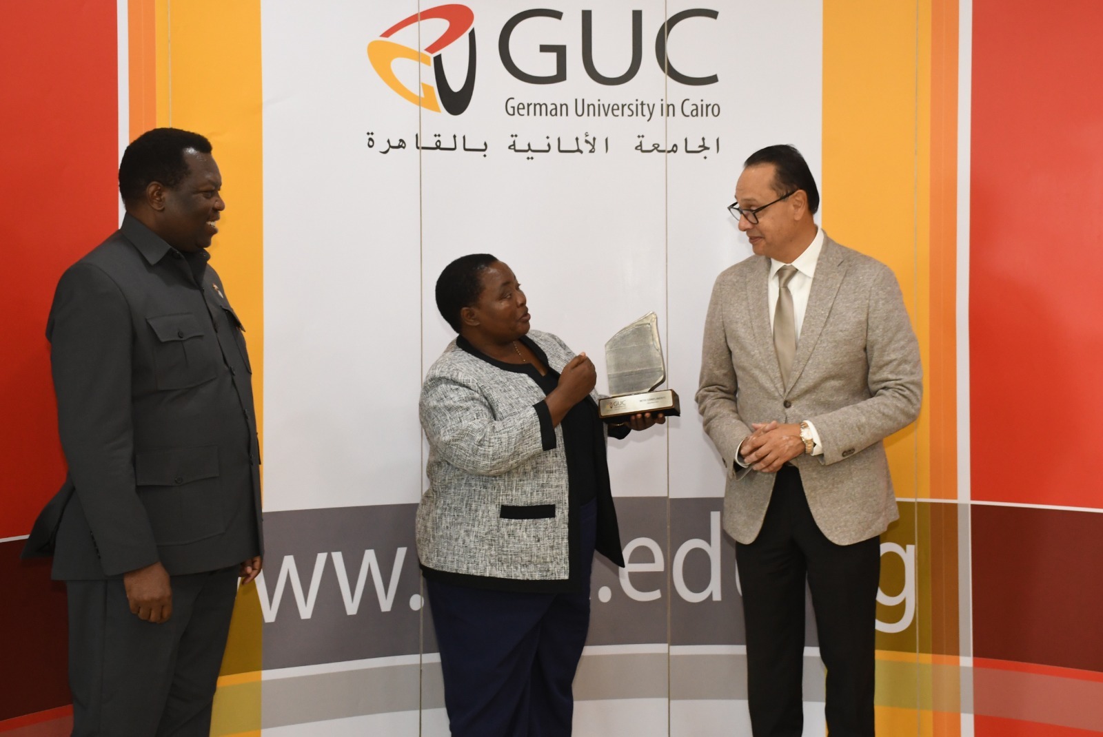 رئيسة وزراء أوغندا تزور الجامعة الألمانية بالقاهرة