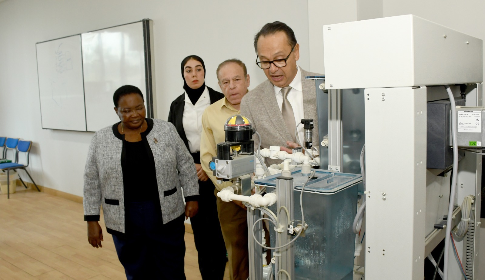 رئيسة وزراء أوغندا تزور الجامعة الألمانية بالقاهرة