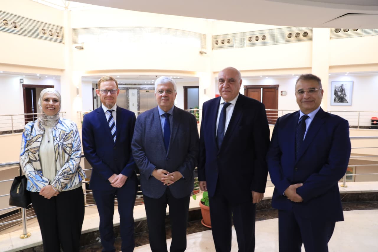 وزير التعليم العالي يبحث تعزيز الشراكة الأكاديمية مع جامعة كينجز كوليدج 