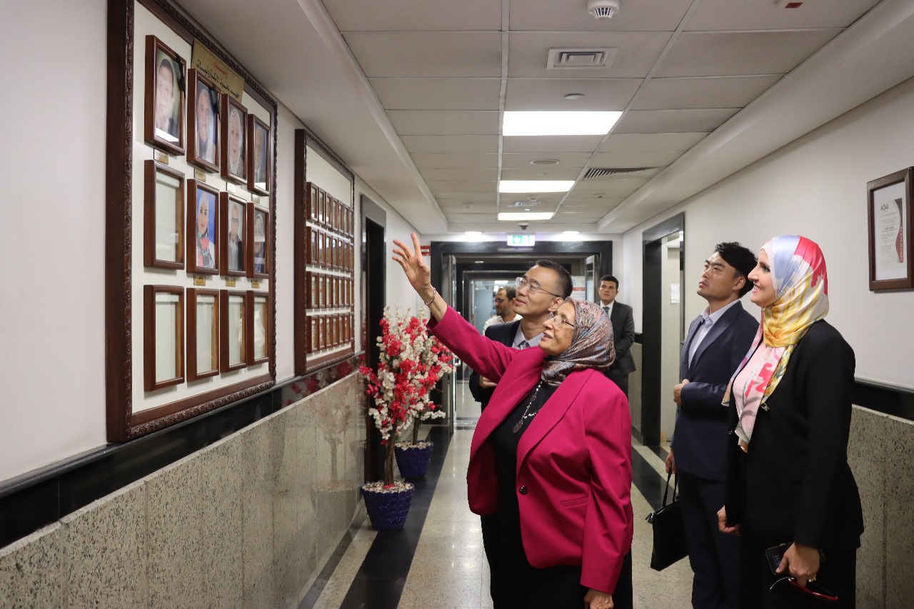 وزير التعليم العالي يعزز التعاون الدولي في الطاقة والبحث العلمي