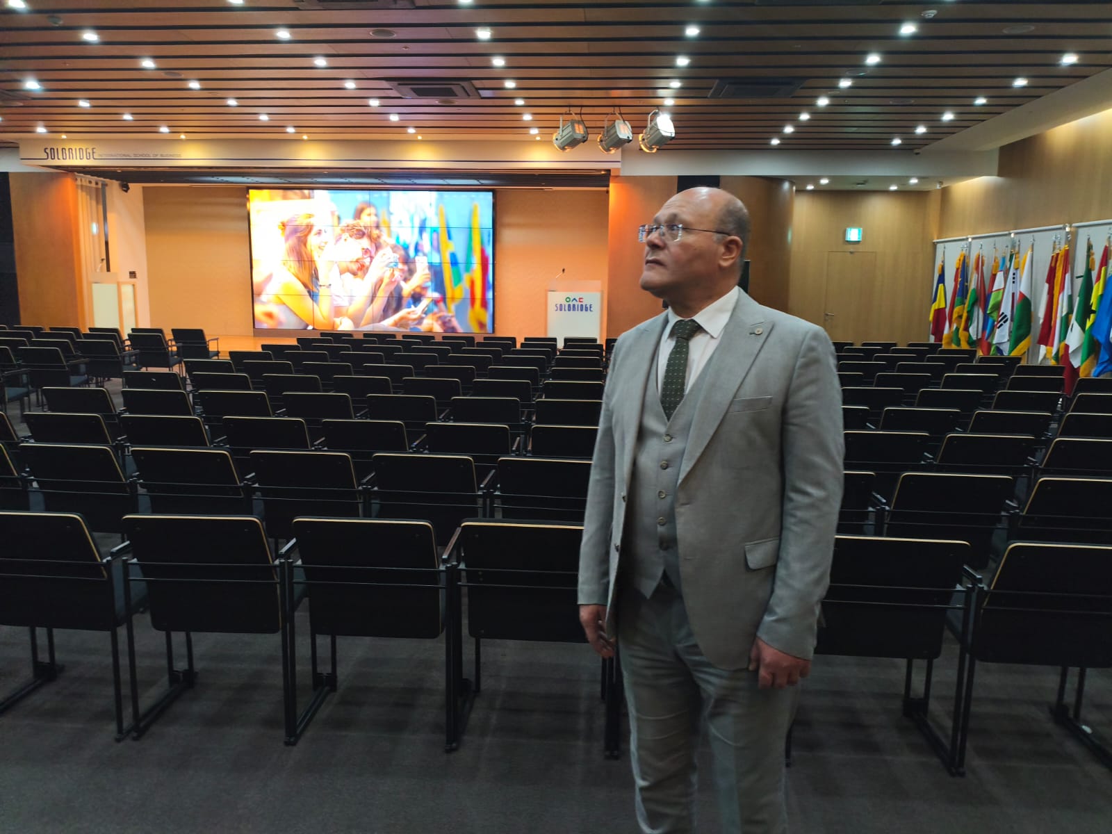 جامعة سوهاج تعزز حضورها الدولي في ملتقى QS آسيا والمحيط الهادئ 2025