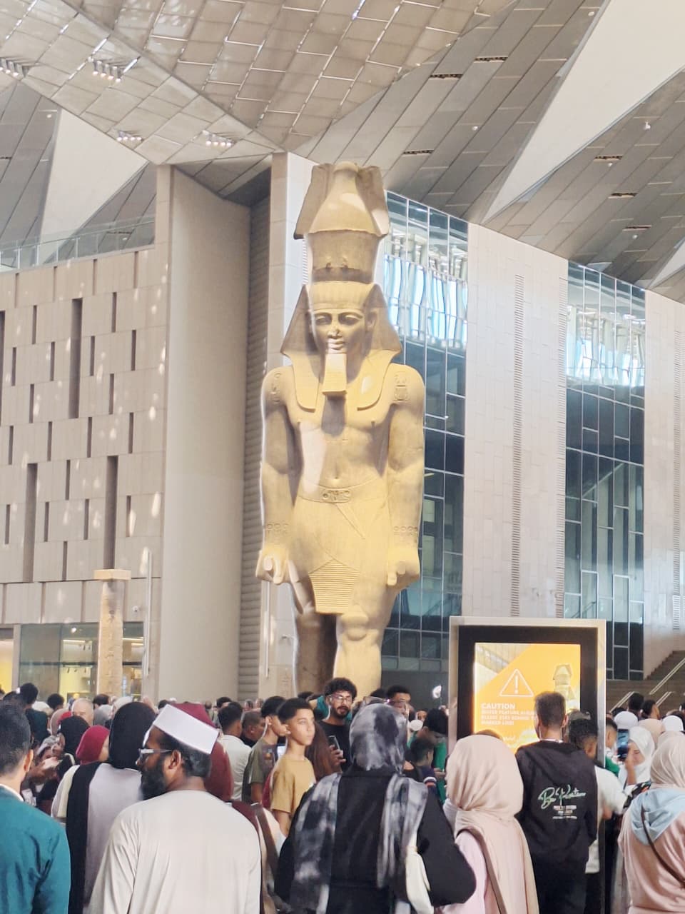 جامعة السادات تنظم رحلة ثقافية مميزة للمتحف المصري الكبير والأهرامات