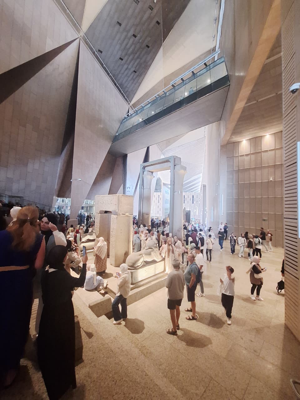 جامعة السادات تنظم رحلة ثقافية مميزة للمتحف المصري الكبير والأهرامات