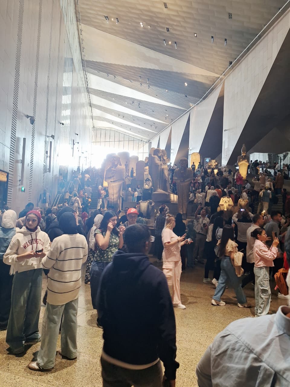 جامعة السادات تنظم رحلة ثقافية مميزة للمتحف المصري الكبير والأهرامات