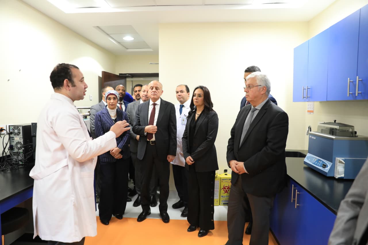 وزير التعليم العالي يوقّع شراكة أكاديمية وعلاجية بالصعيد