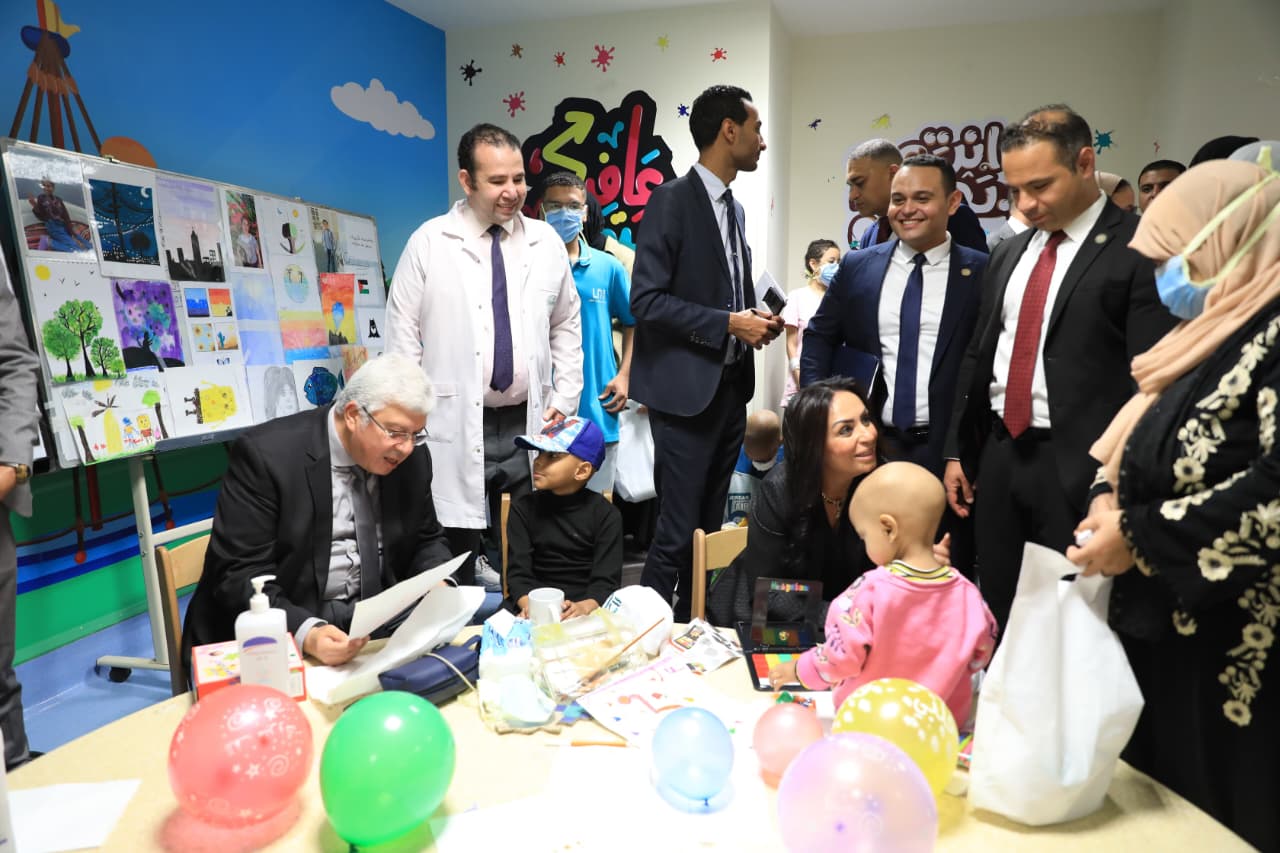 وزير التعليم العالي يوقّع شراكة أكاديمية وعلاجية بالصعيد