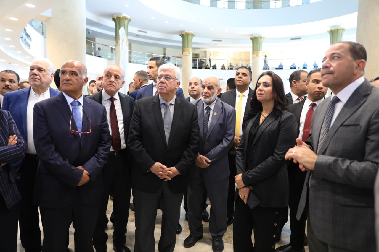وزير التعليم العالي يوقّع شراكة أكاديمية وعلاجية بالصعيد