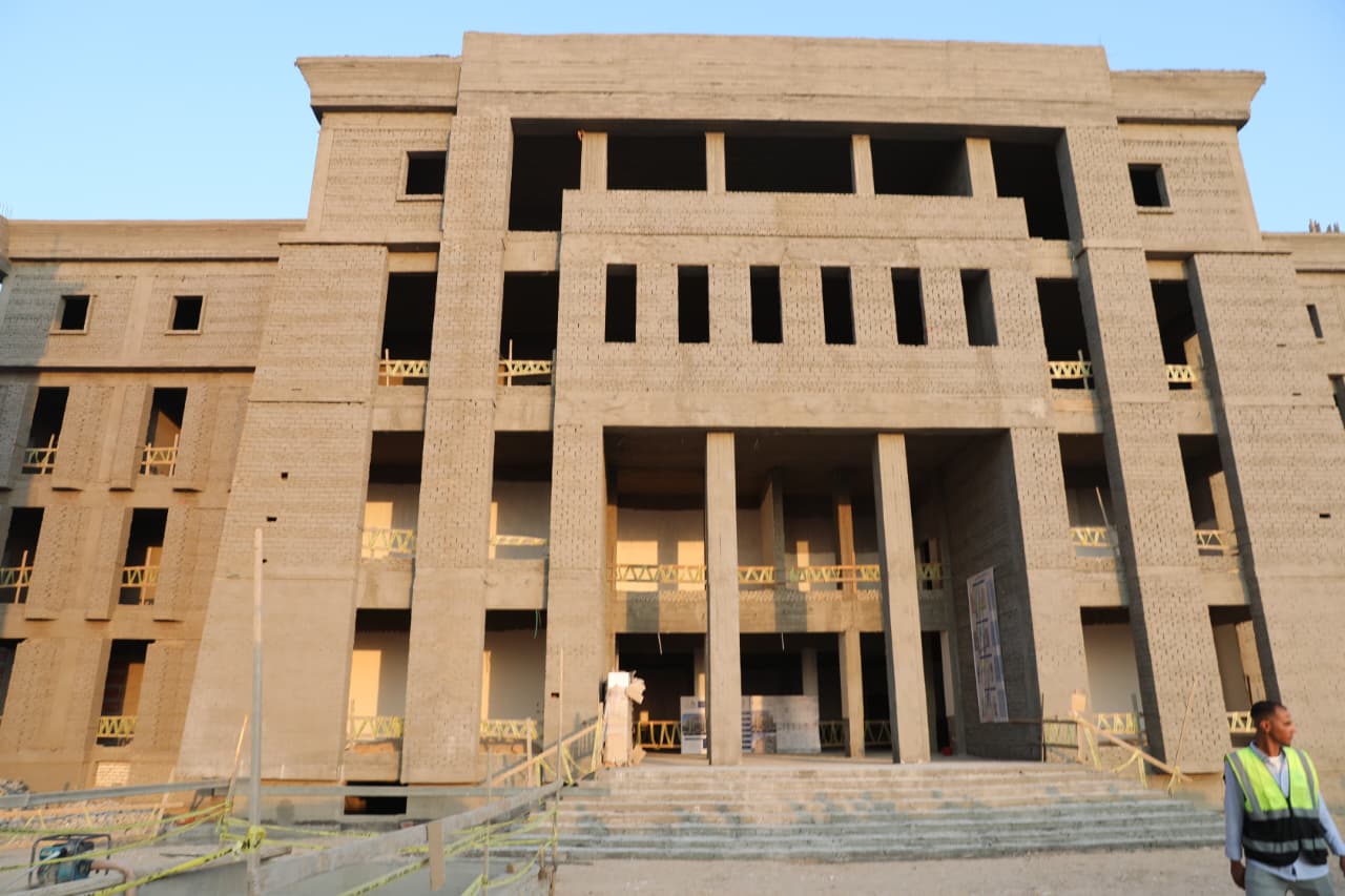 وزير التعليم العالي يطلق طفرة تطوير ضخمة بجامعة الأقصر