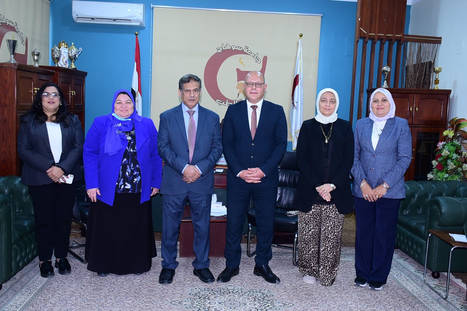 جامعة سوهاج تحتفل بتجديد اعتماد كلية الطب