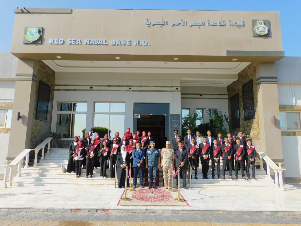 طلاب جامعة الأقصر يزورون قاعدة سفاجا البحرية