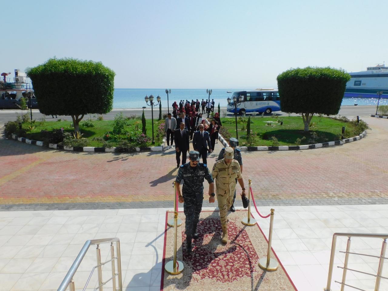 طلاب جامعة الأقصر يزورون قاعدة سفاجا البحرية