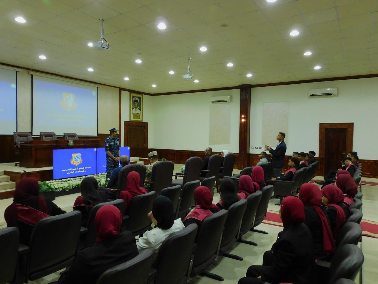 طلاب جامعة الأقصر يزورون قاعدة سفاجا البحرية