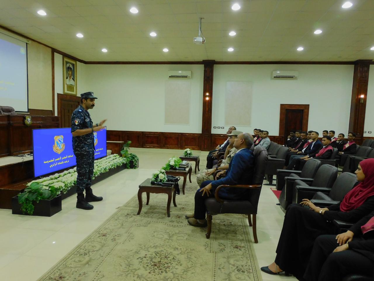 طلاب جامعة الأقصر يزورون قاعدة سفاجا البحرية