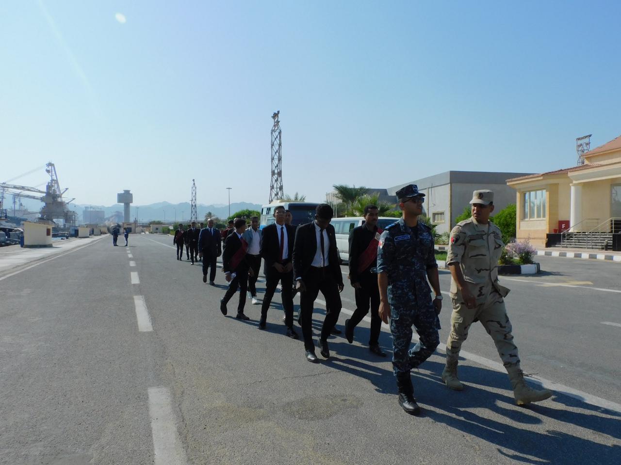 طلاب جامعة الأقصر يزورون قاعدة سفاجا البحرية