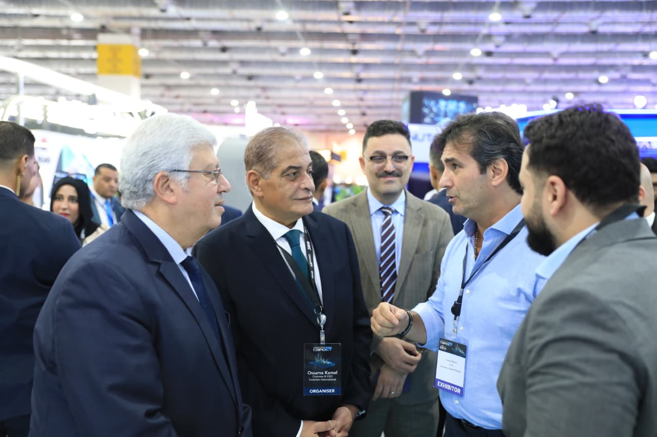 وزير التعليم العالي يتفقد معرض Cairo ICT 2025