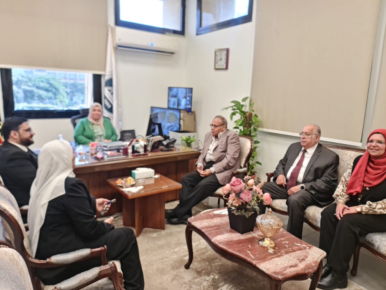 جامعة عين شمس تعقد لقاء مع خبير الأمن السيبراني من جامعة إيست لندن